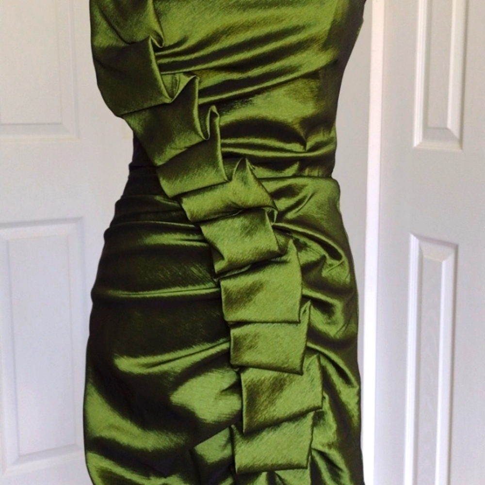 Dress - Picture 3 of 8